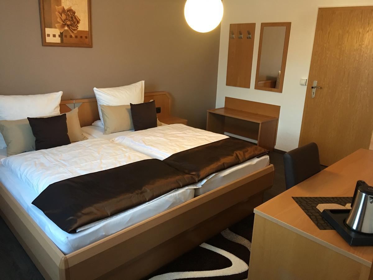Hotel Am Bruennchen Oberbaar Bagian luar foto
